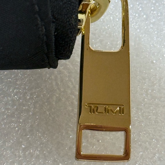 TUMI Trifold Zip Around Wallet - Picture 11 of 11